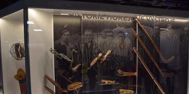 Vývoj hokejové výzbroje včetně historických chráničů je zajímavý.