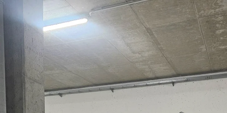 Do karavanu se pohodlně vejdou dvě dospělé osoby. 