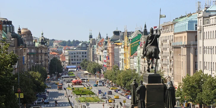 Na Staroměstské náměstí to budete mít jen 600 m, na Václavák 1 km.