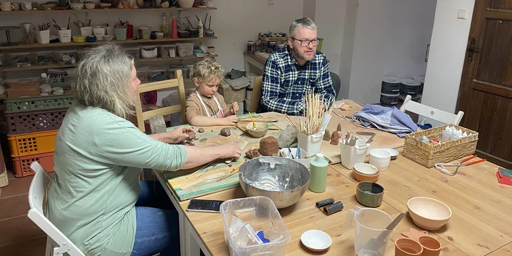 V litoměřickém Atelieru keramiky vás čeká 4 až 6 hodin kreativní relaxace.