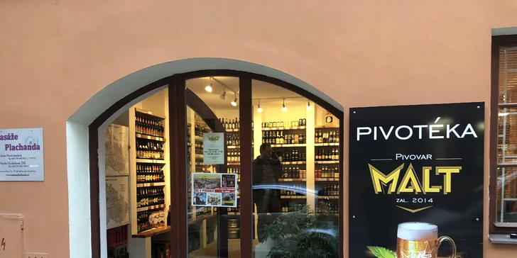 Až si vychutnáte všechna piva, pořiďte si i něco dobrého domů – mají tu několik stovek druhů piv, pivní kosmetiku i pálenky z piva.