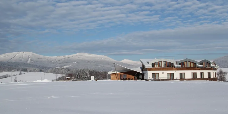 Užijte si parádní pobyt v Grund Resort Golf & Ski**** v Krkonoších. Bude plný výletů i relaxace ve wellness, kam máte neomezený vstup.  