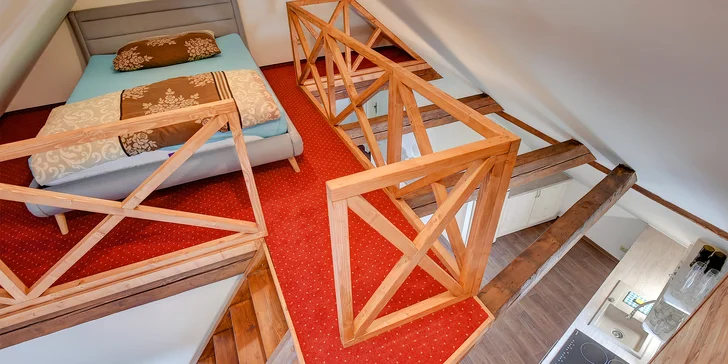 Ubytujete sa v plne vybavenom apartmáne s kuchynkou, kde nájdete všetko potrebné.