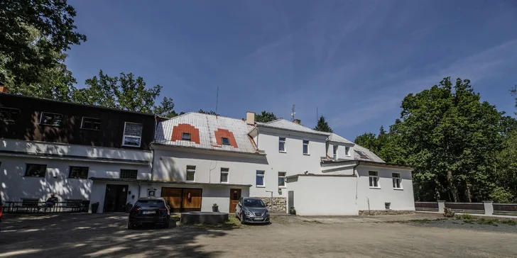 U penzionu bez problému zdarma zaparkujete.