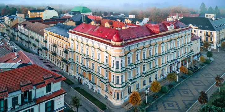 Ubytujete sa v centre mesta v hoteli Savoy.