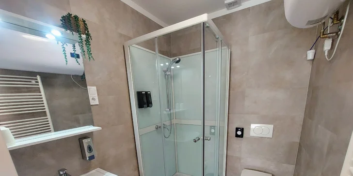 Každý apartmán disponuje vlastnou kúpeľňou s WC.