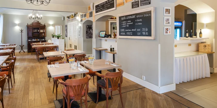 V ceně máte bohaté bufetové snídaně, na ostatní lahůdky v restauraci pak využijte 10% slevu.