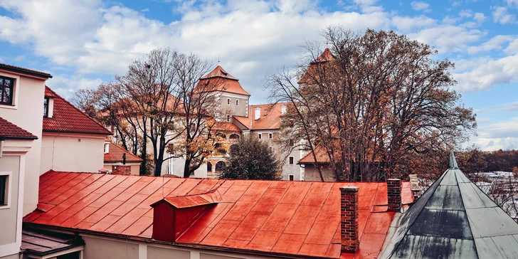 Z niektorých izieb uvidíte aj neďaleký mladoboleslavský hrad.