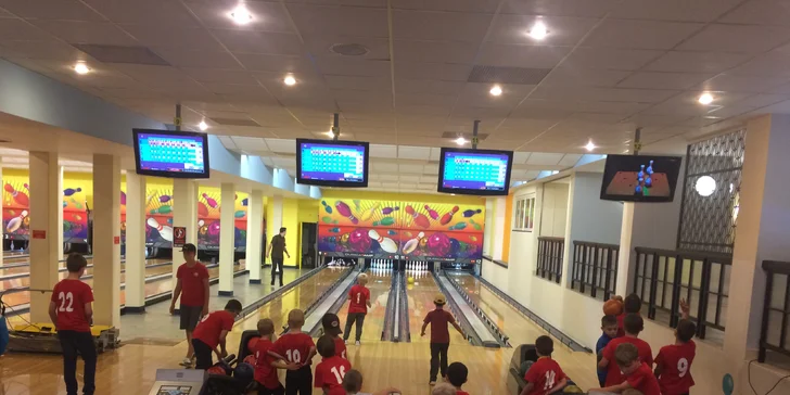 Při nepřízni počasí se jde na bowling.