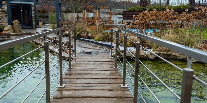 Parádně si odpočinete v relaxační zóně s jezírkem a wellness.