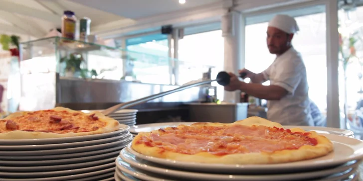 Samozřejmostí je pravá italská pizza k obědu i k večeři.