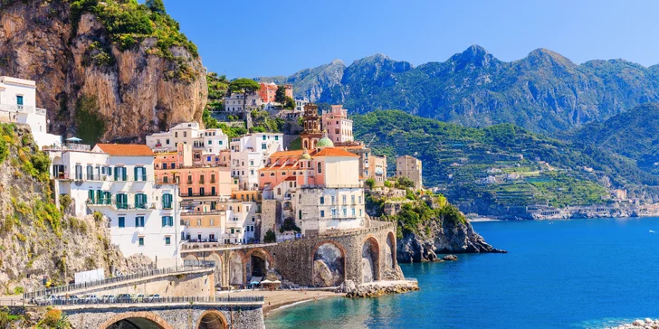 Na výlet sa vyberte napríklad do Amalfi (cca 4 km) alebo Positana (21 km).