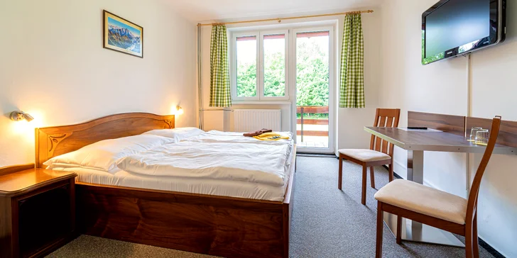 Ubytujete se ve dvoulůžkovém, třílůžkovém pokoji nebo apartmánu.