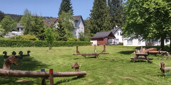 Priamo pred areálom je ihrisko, ktoré deti určite ocenia.
