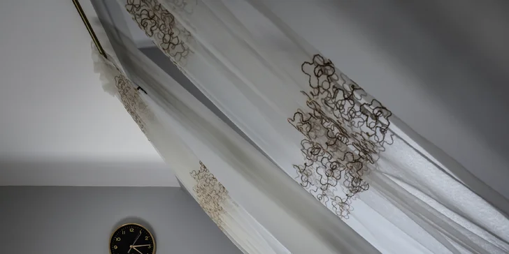 Každý kousek prostoru nese příběh. Starožitné prvky se prolínají s moderním designem a vytvářejí jedinečnou atmostéru (na fotce apartmá Lounge).
