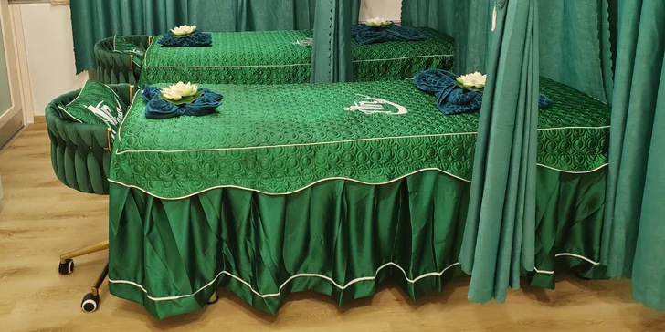 Salon se nachází cca minutu chůze od zastávky Svatoplukova.