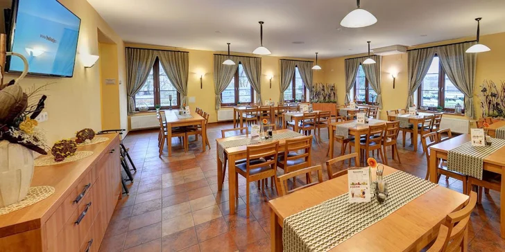 V restauraci si pochutnáte na bufetových snídaních i večeřích.
