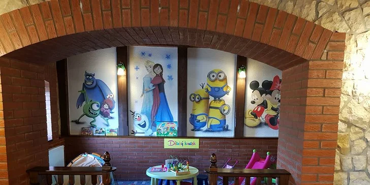 V restauraci se nachází dětský koutek.