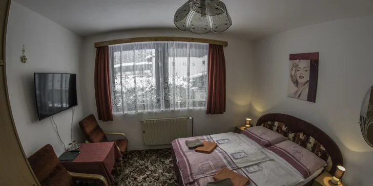 Ke každému pokoji patří vlastní sociální zařízení.