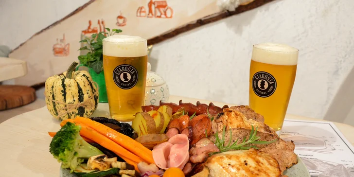 K jídlu dostanete pivo nebo domácí limonádu. 