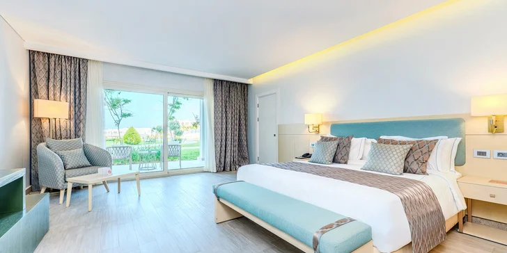 Resort Cleopatra Sidi Heneish***** vám nabídne ubytování v prostorném pokoji typu Deluxe s vlastním balkonem či terasou.
