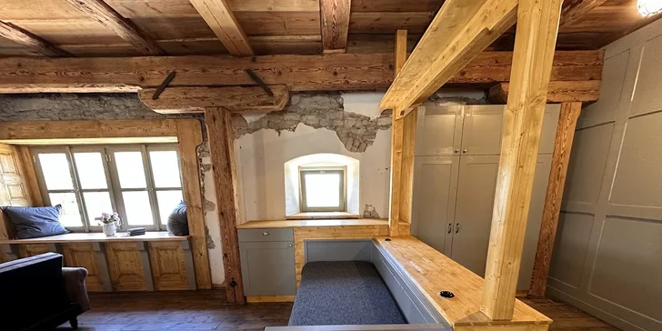 Loft Rychtář má i šatnu. 