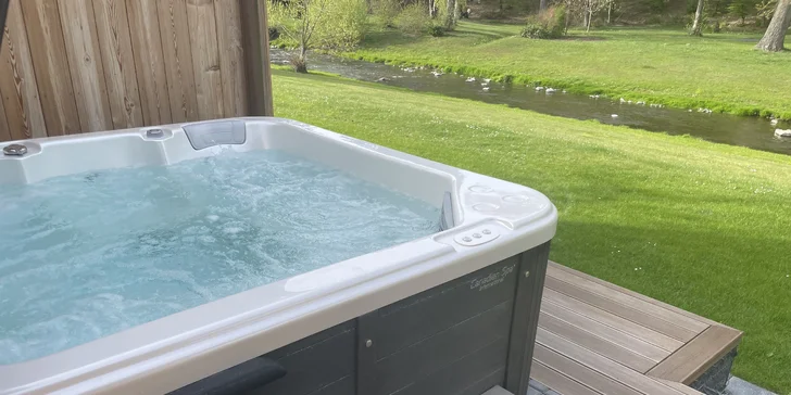 Na terase se naložíte do vířivky a užijete si relax. 