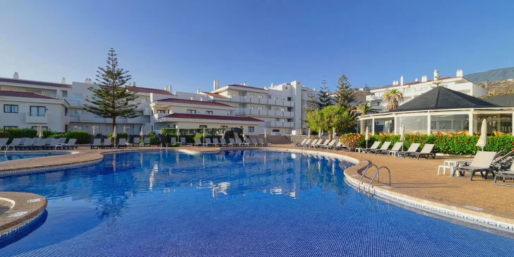Hotel disponuje 3 bazény a brouzdalištěm. 