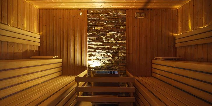 Do wellness máte neomezený vstup. Prohřejete se v klasické parní nebo finské sauně a odpočinete si v bylinkové sauně.