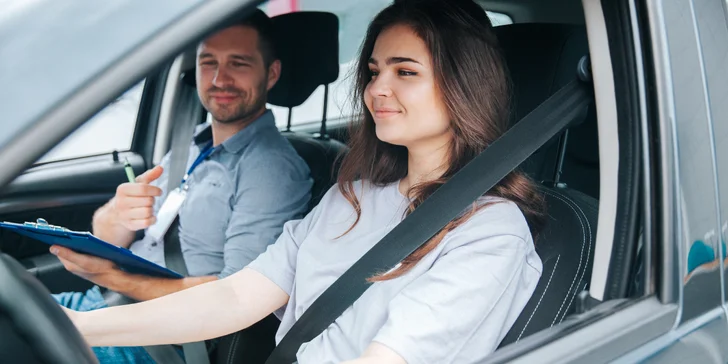 Bráni vám v ceste za šťastím už len taká „drobnosť“, ako vodičský preukaz? Potom je načase, aby ste sadli za volant a ukázali, čo vo vás je.

