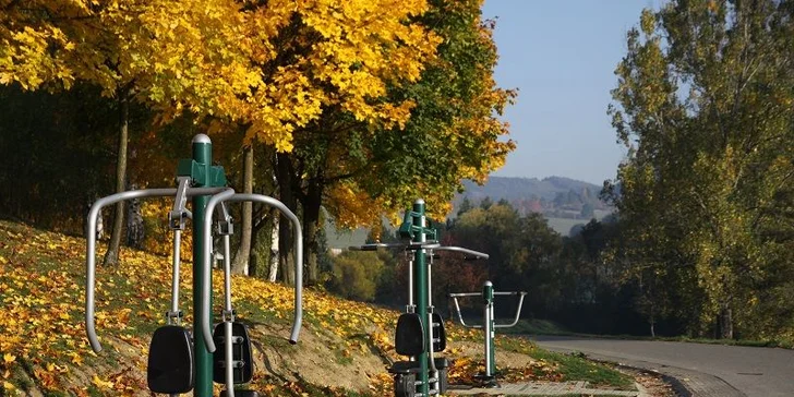Kolem hotelu se můžete procházet, nebo si i lehce zacvičit.