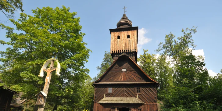A co nabízí okolí? Je zde plno zajímavých míst, třeba skanzen v Rožnově.
