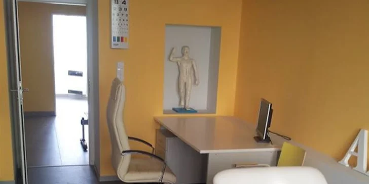 Vyzkoušejte kombinaci akupunktury a masáží.