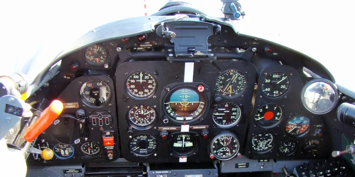 Pilotovat bude profesionální stíhací pilot. 