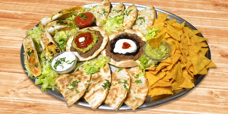 Plato plné mexických dobrot pro 2 osoby: kuřecí, vepřové i hovězí