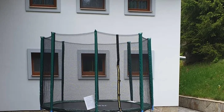 Je tu široké zázemí pro děti i dospělé.