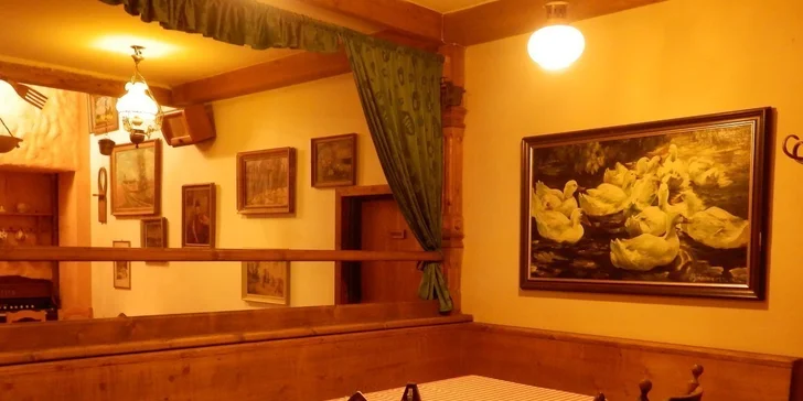 Vychutnat si zde ovšem můžete i kvalitní rozlévaná vína z Moravy či italských vinic.