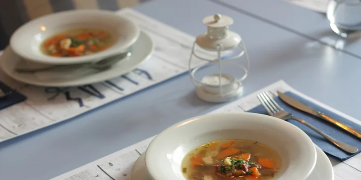 Po aperitivu se těšte na polévku – hovězí vývar.