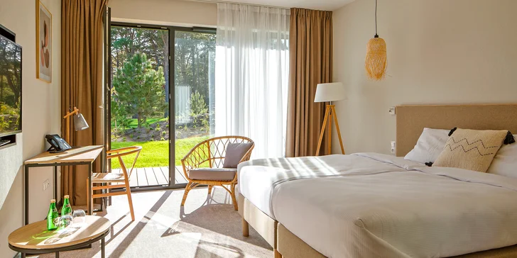 Zabydlíte se v elegantním pokoji Superior nebo rodinném apartmánu.