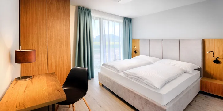 Apartmány i studia jsou moderně a stylově zařízené, mají vlastní koupelnu i vybavenou kuchyni s jídelním prostorem.