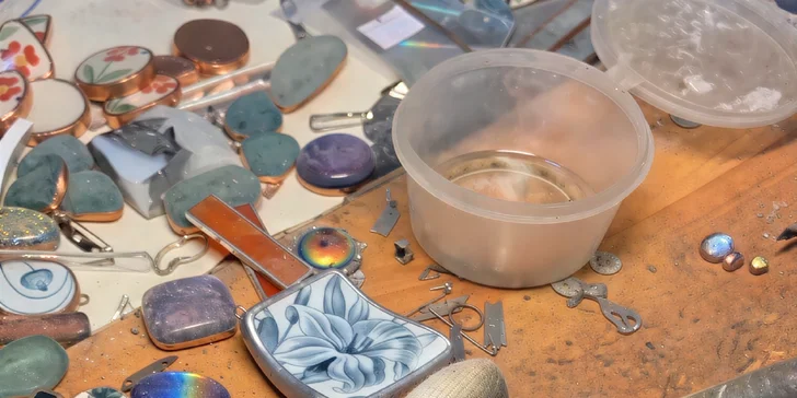 V ceně jsou zahrnuty veškeré materiály, pomůcky a možnost konzultací i po kurzu.