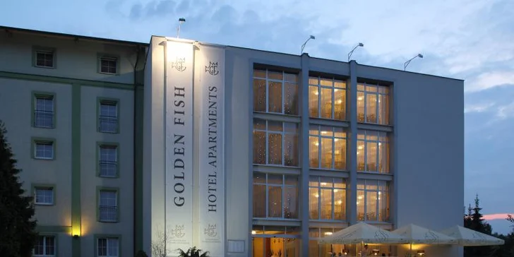Salon se nachází v hotelu Golden Fish.