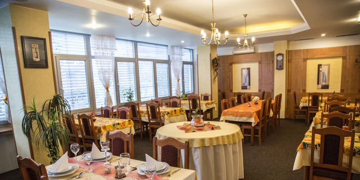 V restauraci si vychutnáte bohaté snídaně a 2chodové večeře.