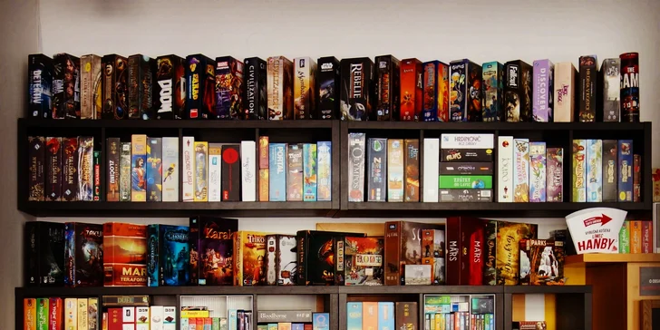  Zkuste klasické Monopoly, nervy drásající Pandemic, rozdejte si to v Osadnících z Katanu nebo zkuste Milostný dopis trochu jinak. 