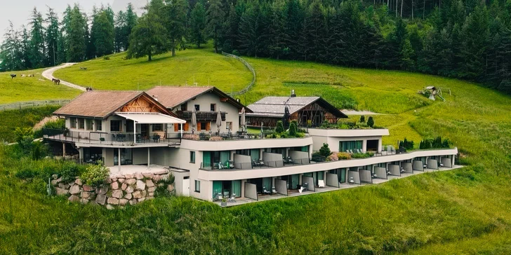 Aktívna dovolenka aj relax v Dolomitoch: moderný hotel v prírodnom parku, raňajky, wellness