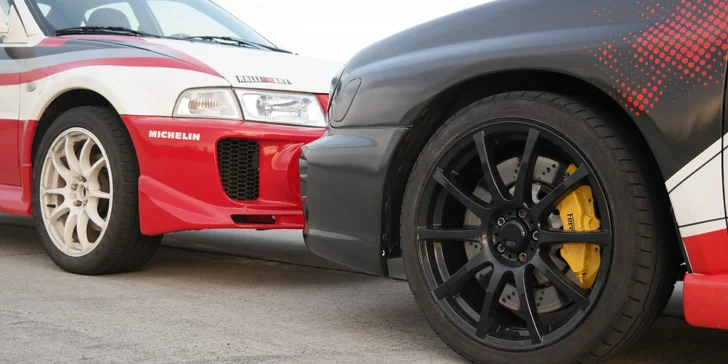 Díky skvěle hodnocené společnosti Showcars na vás čeká divoké Subaru Impreza WRX STI a Mitsubishi Lancer EVO.