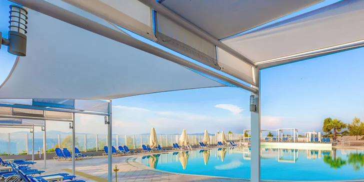 Hotel disponuje 2 venkovními bazény.