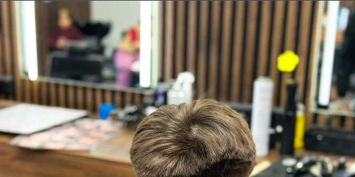 Pre kompletný look si zvoľte variant s úpravou brady. To dodá vášmu vzhľadu ten správny šmrnc a eleganciu.