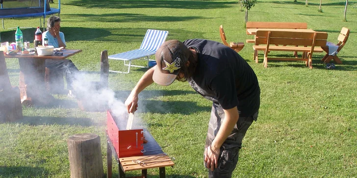 A ugrilovat si můžete i rybu z nedaleké farmy.