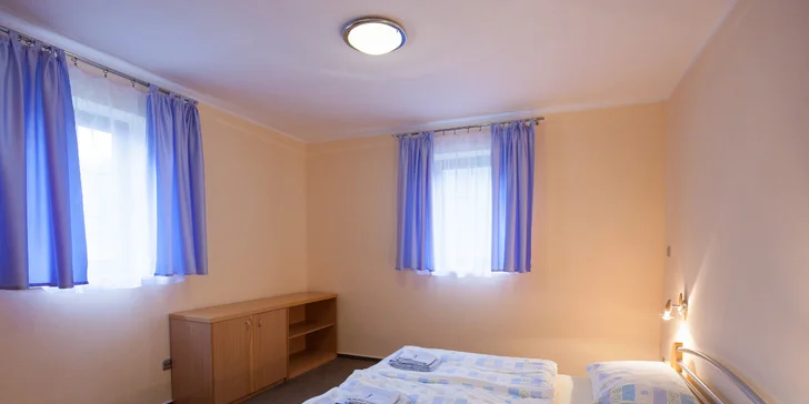 Ubytovaní budete v komfortných izbách. 